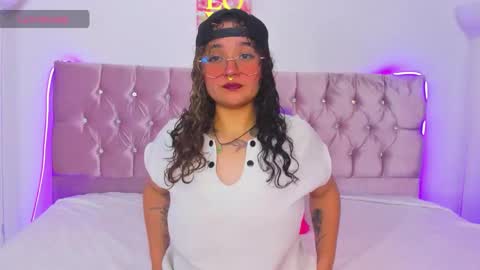 Snapshot of black_tara chatting on February 18, 1:56 am Tara online show from February 18, 1:56 am