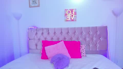 Snapshot of black_tara chatting on February 21, 2:12 am Tara online show from February 21, 2:12 am