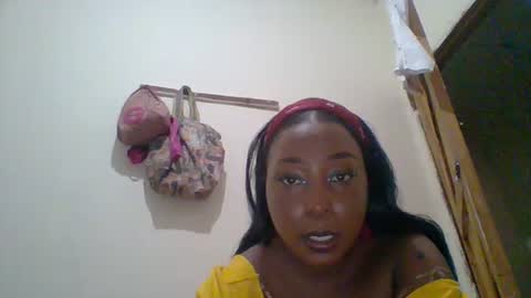 Snapshot of black_umbre chatting on June 16, 7:11 am Dee online show from June 16, 7:11 am