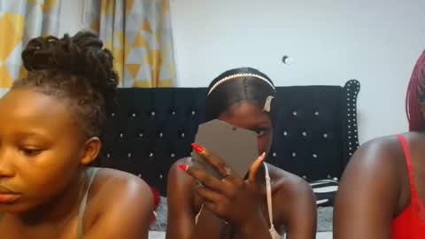 Snapshot of blackafrican_queen chatting on October 19, 5:19 am Queen online show from October 19, 5:19 am