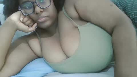 Snapshot of blackqueennie chatting on January 19, 2:38 pm blackqueennie online show from January 19, 2:38 pm