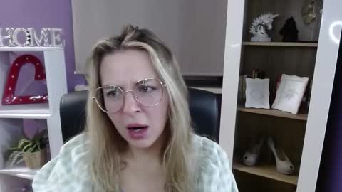 Z O E Y online show from November 27, 5:53 am