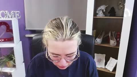 Z O E Y online show from February 17, 5:37 am