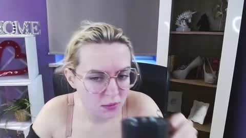 Z O E Y online show from March 5, 6:20 am