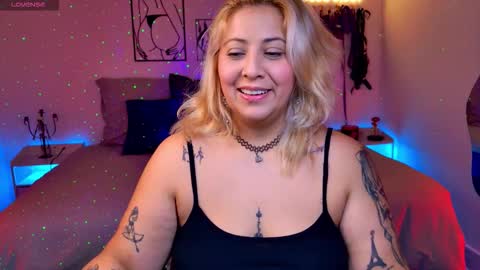 Johana S online show from December 5, 5:09 pm