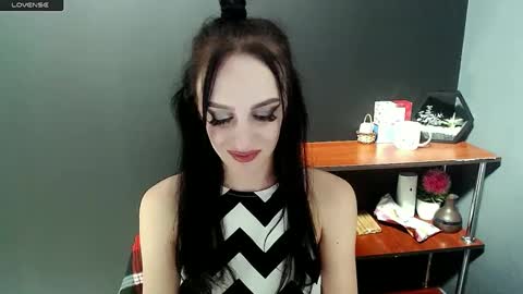 Ivy online show from December 19, 11:14 pm