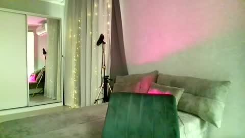 Ivy online show from October 2, 11:39 am