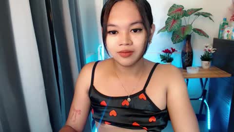 sweetyluna online show from April 8, 5:18 am