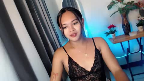 sweetyluna online show from April 13, 4:23 pm