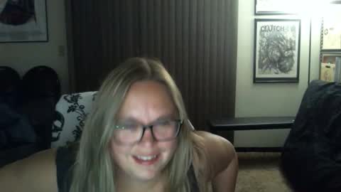 bladesizzo3111 online show from September 17, 7:32 am