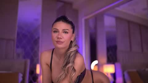 Snapshot of blairsanders chatting on December 18, 7:20 pm BlairSanders online show from December 18, 7:20 pm