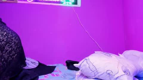 Pau online show from November 18, 4:28 am