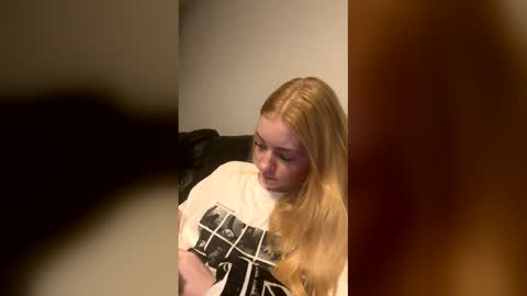 bleurosexx online show from April 25, 8:17 pm