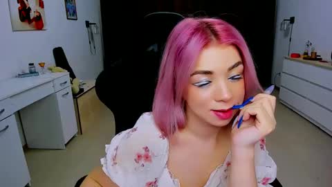 Nicole online show from December 4, 7:17 am