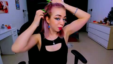 Nicole online show from January 14, 7:17 am