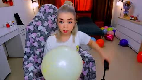 Nicole online show from February 12, 7:55 am