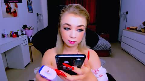 Nicole online show from September 11, 7:08 am