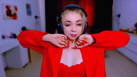 Nicole online show from September 18, 10:06 am