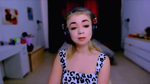 Nicole online show from September 19, 8:05 am