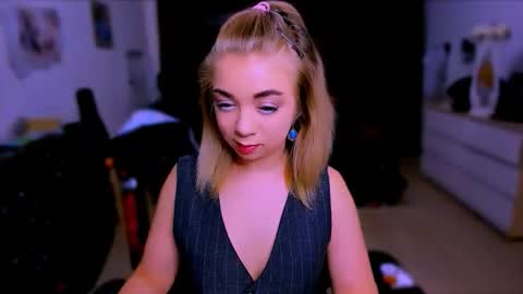 Nicole online show from November 10, 9:08 am