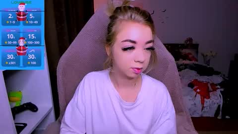 Snapshot of blinkofeyess chatting on December 21, 8:21 am Nicole online show from December 21, 8:21 am