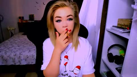 Snapshot of blinkofeyess chatting on January 14, 5:13 am Nicole online show from January 14, 5:13 am