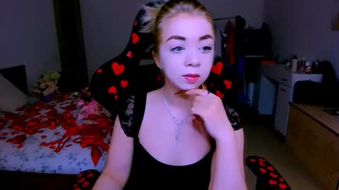 Snapshot of blinkofeyess chatting on February 17, 4:31 am Nicole online show from February 17, 4:31 am