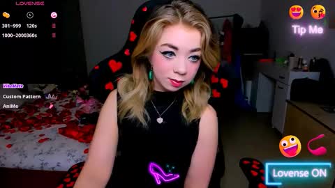 Snapshot of blinkofeyess chatting on February 18, 5:25 am Nicole online show from February 18, 5:25 am