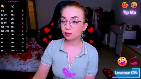 Snapshot of blinkofeyess chatting on February 24, 1:42 pm Nicole online show from February 24, 1:42 pm