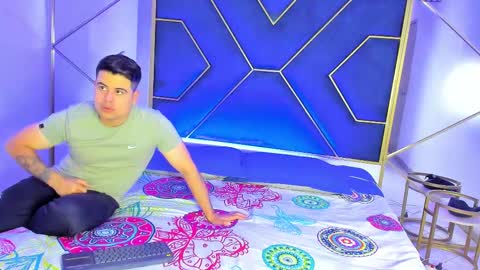 Snapshot of bllack_duchess chatting on February 16, 12:43 pm Bllack duchess online show from February 16, 12:43 pm