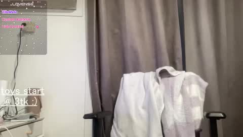 bloggirllaurel online show from March 25, 11:22 pm