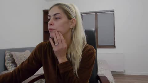 blonde4pasion online show from December 10, 6:54 am