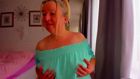 Nicole online show from March 29, 6:13 am