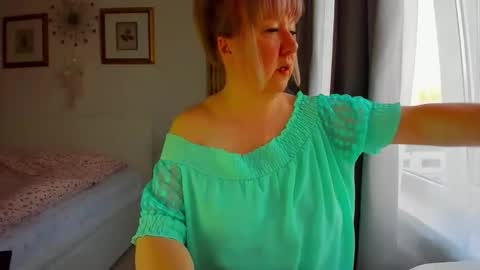 Nicole online show from April 14, 3:23 am