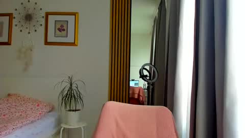 Snapshot of blonde_angel20 chatting on June 13, 4:32 am Nicole online show from June 13, 4:32 am