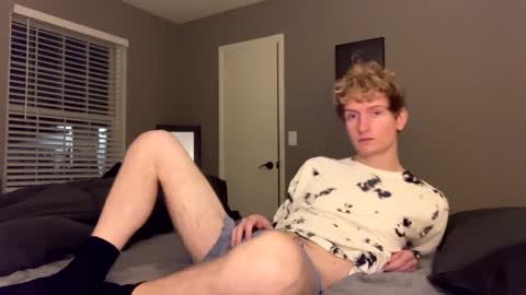 Snapshot of blonde_boi99 chatting on January 13, 12:51 am Blondie online show from January 13, 12:51 am