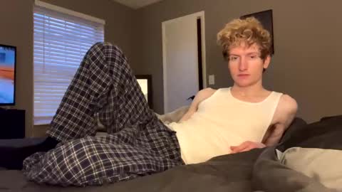 Snapshot of blonde_boi99 chatting on February 1, 12:37 pm Blondie online show from February 1, 12:37 pm