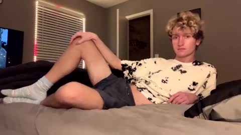 Snapshot of blonde_boi99 chatting on September 30, 3:33 am Blondie online show from September 30, 3:33 am