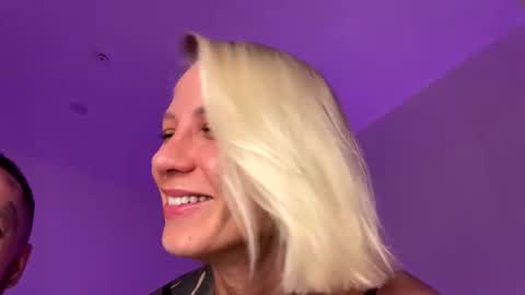 Snapshot of blonde_fuck_couple chatting on May 29, 12:19 am blonde_fuck_couple online show from May 29, 12:19 am