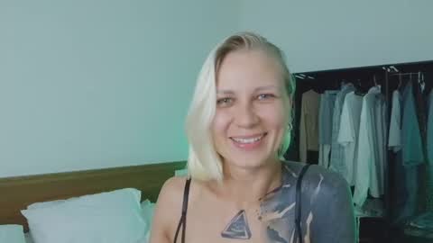 Snapshot of blonde_fuck_couple chatting on July 4, 9:26 am blonde_fuck_couple online show from July 4, 9:26 am