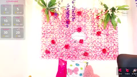 Snapshot of blonde_squirt_ chatting on January 11, 11:45 am blonde_squirt_ online show from January 11, 11:45 am