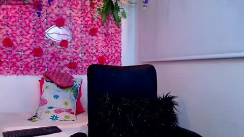 Snapshot of blonde_squirt_ chatting on January 21, 2:00 am blonde_squirt_ online show from January 21, 2:00 am