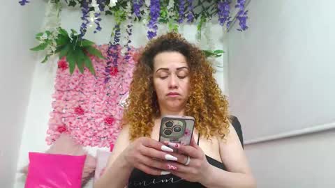 Snapshot of blonde_squirt_ chatting on December 15, 11:53 pm blonde_squirt_ online show from December 15, 11:53 pm