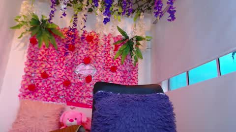 Snapshot of blonde_squirt_ chatting on December 20, 7:10 pm blonde_squirt_ online show from December 20, 7:10 pm