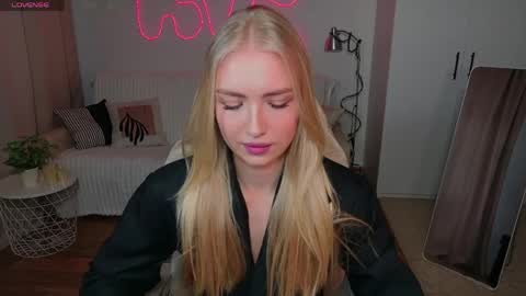 Nessa online show from April 4, 9:51 am