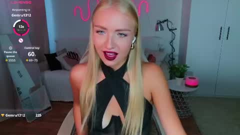 Snapshot of blonde_vibe chatting on July 12, 11:56 am Nessa online show from July 12, 11:56 am