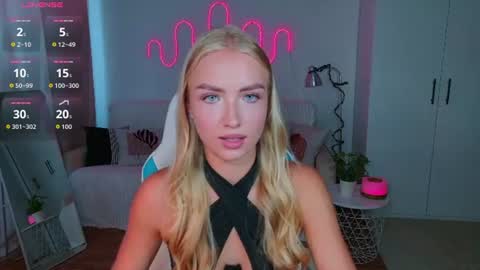 Snapshot of blonde_vibe chatting on July 22, 9:56 am Nessa online show from July 22, 9:56 am