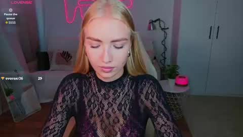 Snapshot of blonde_vibe chatting on July 24, 2:15 pm Nessa online show from July 24, 2:15 pm