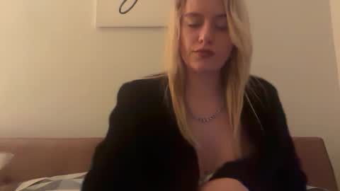 blondebunny999 online show from February 9, 1:53 am