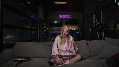 Snapshot of blondefoxsilverfox chatting on May 19, 2:56 pm blondefoxsilverfox online show from May 19, 2:56 pm